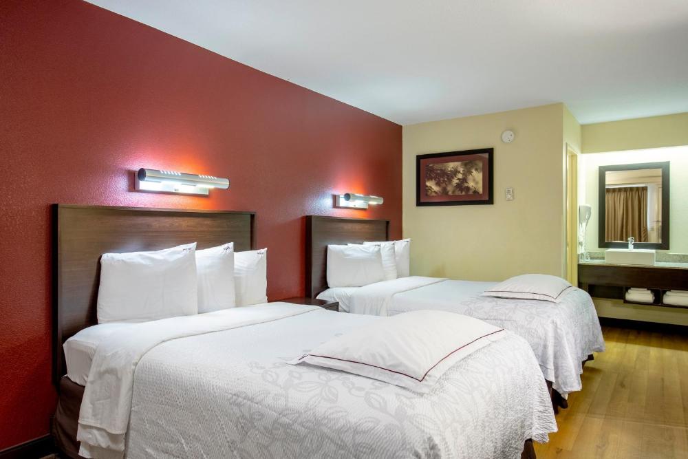 Premium Room with Two Double Beds Smoke Free (Upgraded Bedding & Snack) interior